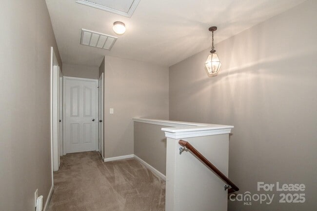 Building Photo - 9366 Greenheather Dr