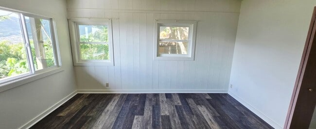 Building Photo - Large 3-Bedroom & 2-Bath Home