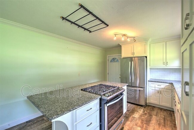 Building Photo - 1760 Memorial Dr Ext