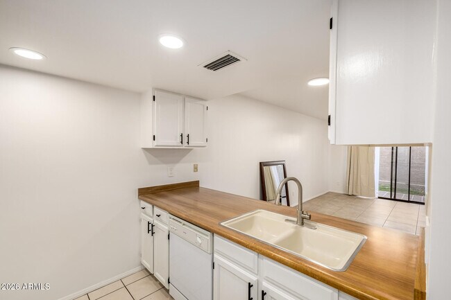 Building Photo - 3030 Hayden Rd