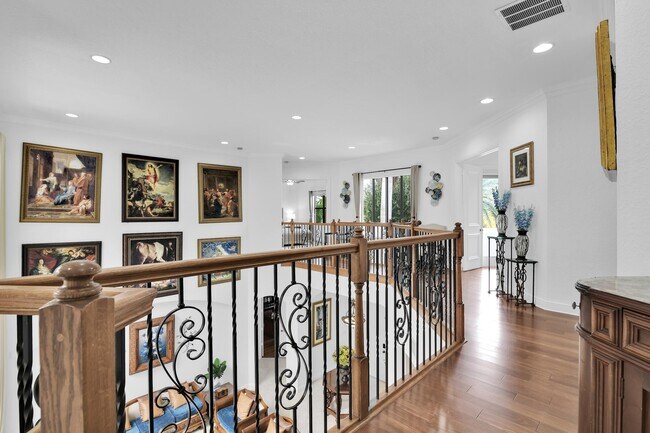 Building Photo - 10703 Versailles Blvd