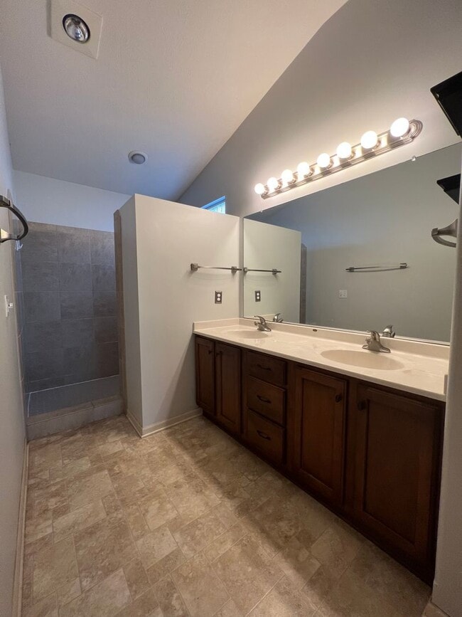 Building Photo - Must See Elkhorn Home!!