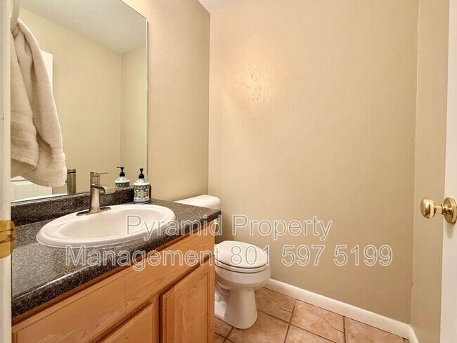 Building Photo - 961 Golden Pheasant Dr