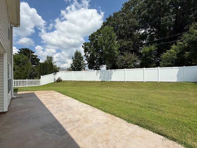 Building Photo - 2403 Mid Salem Dr