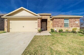 Building Photo - 2611 Hutchins Dr