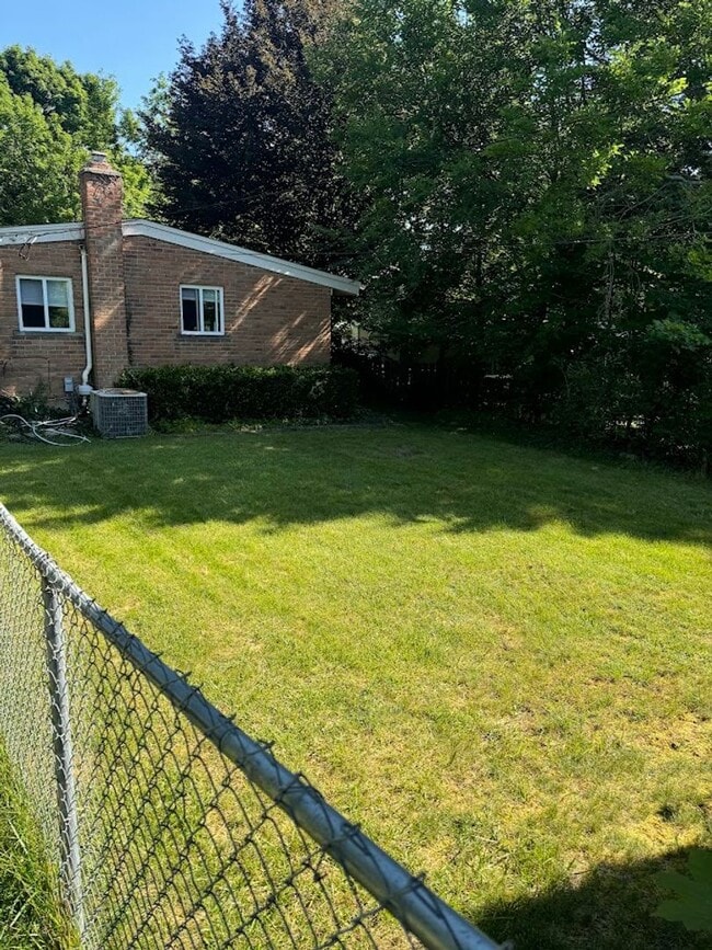 Building Photo - COMING SOON! 3 BEDROOM NORTHVILLE HOUSE FO...