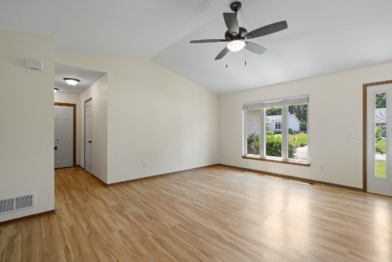Building Photo - 391 Garrison Dr