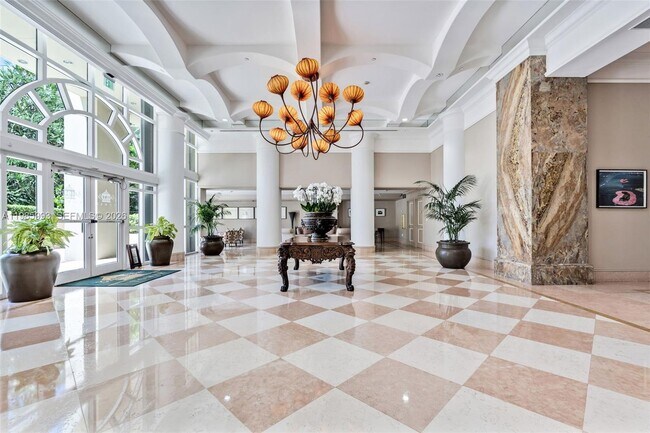 Building Photo - 430 Grand Bay Dr