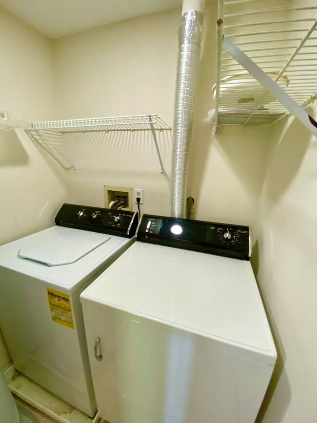 Building Photo - Charming 2 Bedroom/ 1 Bathroom Parkville Condo in Lovely Seven Courts Community