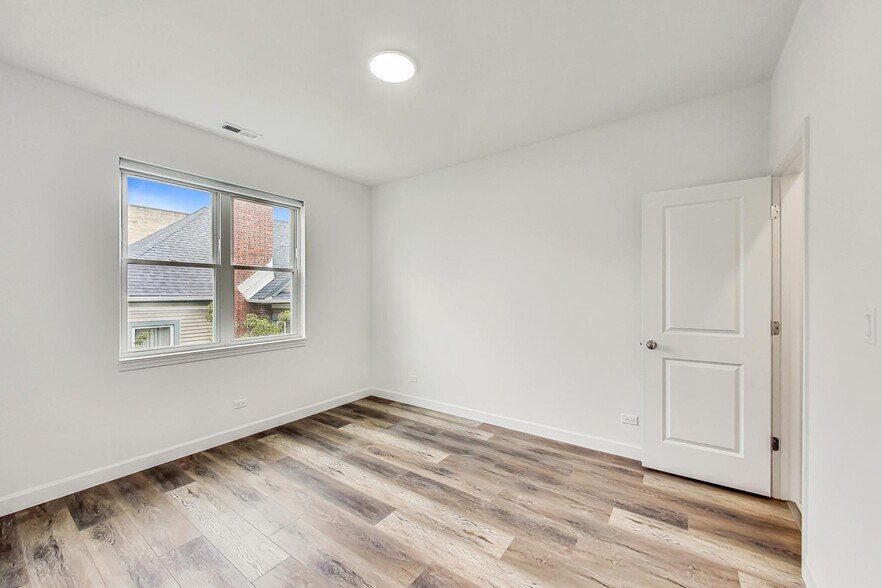 Building Photo - 6135 S Kimbark Ave