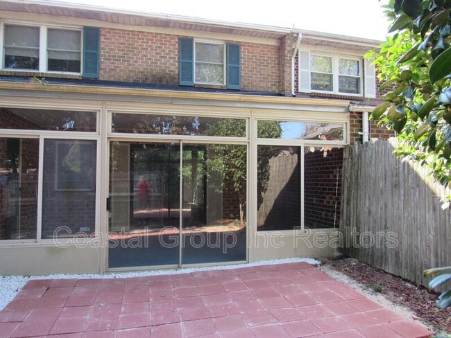 Building Photo - 800 St Denis Ct