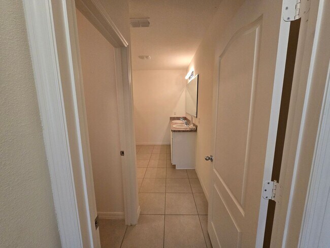 Building Photo - 121 Fishermans Cove Dr