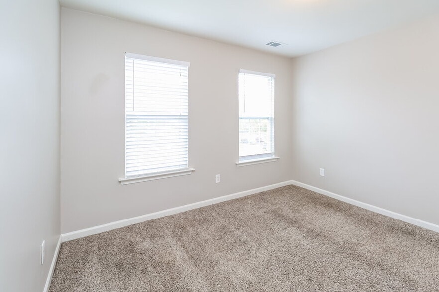 Building Photo - 13514 Planters Row Dr