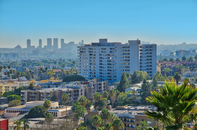 Building Photo - 7250 Franklin Ave