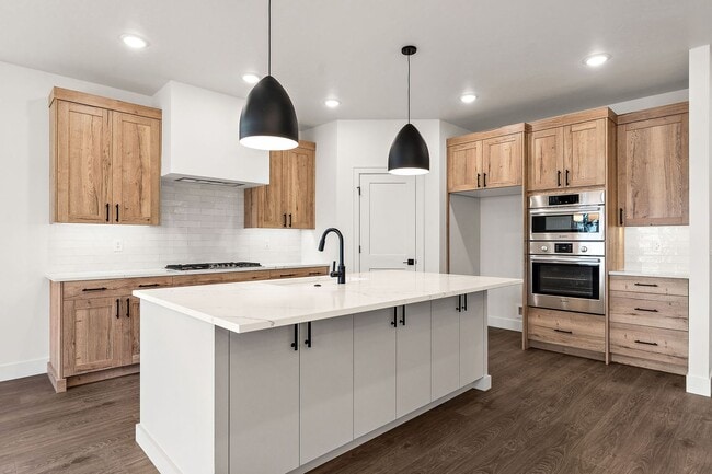 Building Photo - 1806 N Black Elm Ln