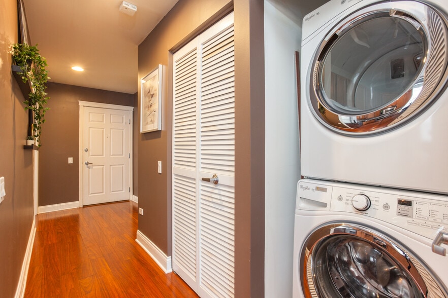 Building Photo - 1001 W Madison St