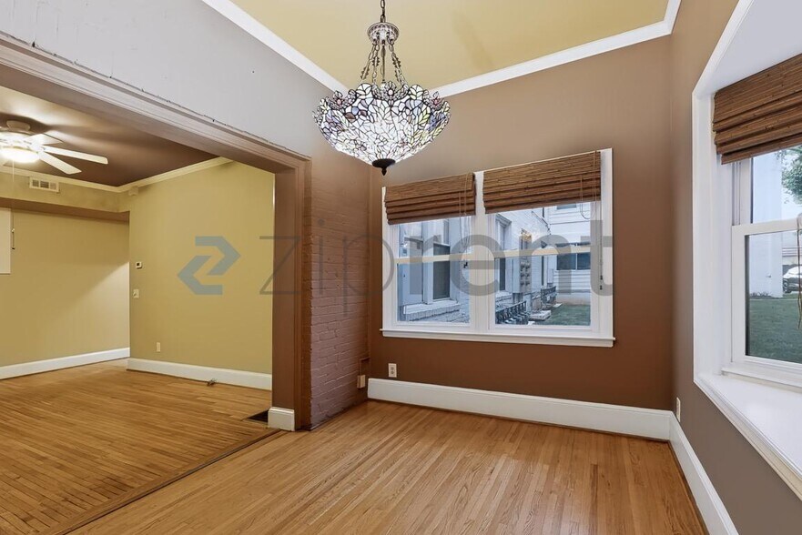 Building Photo - Unit Unit 102