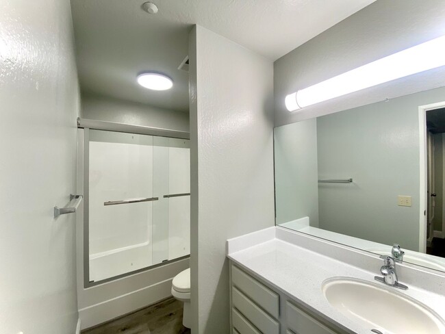 Building Photo - Beautifully Remodeled 3-Bedroom Condo! - W...