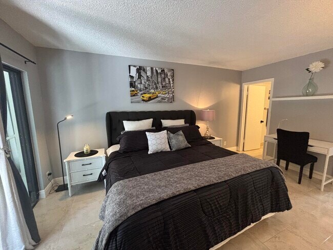 Building Photo - 1705 Presidential Way