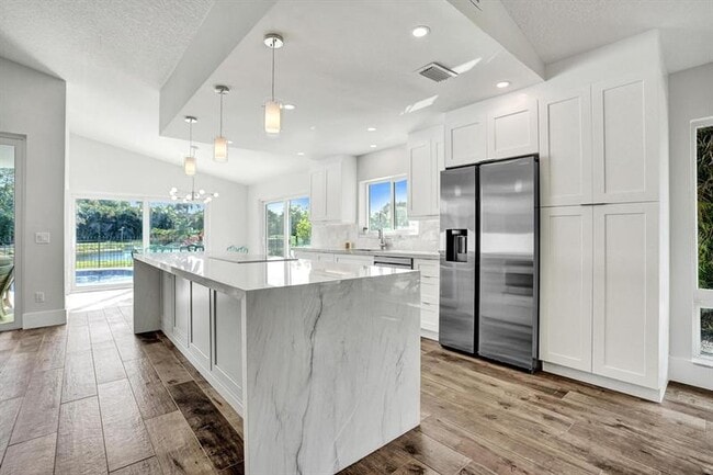 Building Photo - 21464 Bridgeview Dr