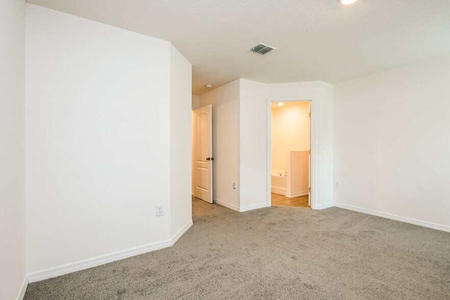Building Photo - 1628 Tench Ct