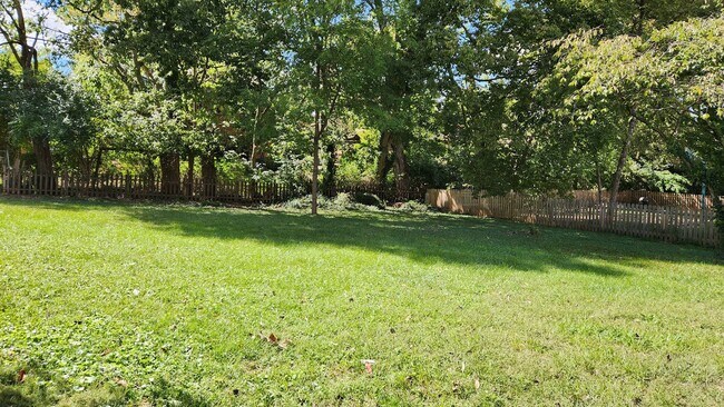 Building Photo - 3305 Mallory Cir