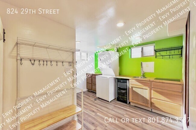 Building Photo - 824 29th St