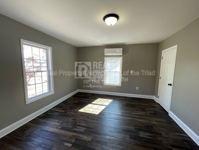 Building Photo - 528 N Scales St