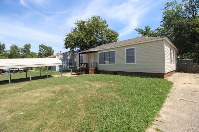 Building Photo - 1327 N Norwood Ave