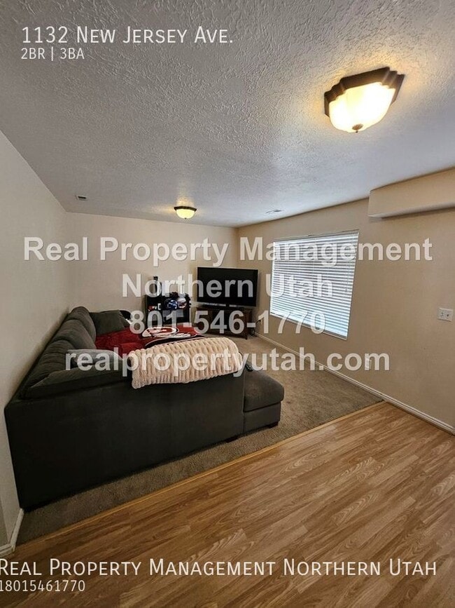 Building Photo - 1132 150 W