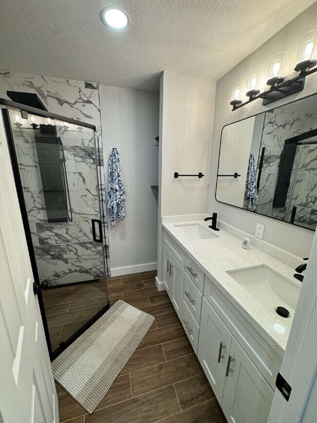 Building Photo - House close to UCF & Valencia with 4 Bedrooms for Students!