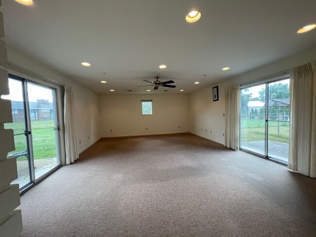 Building Photo - Large home in Pigeon Forge
