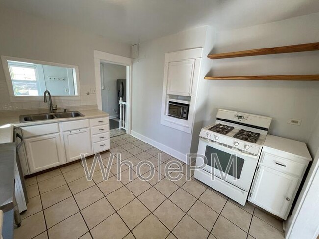Building Photo - 4909 Beach Ct