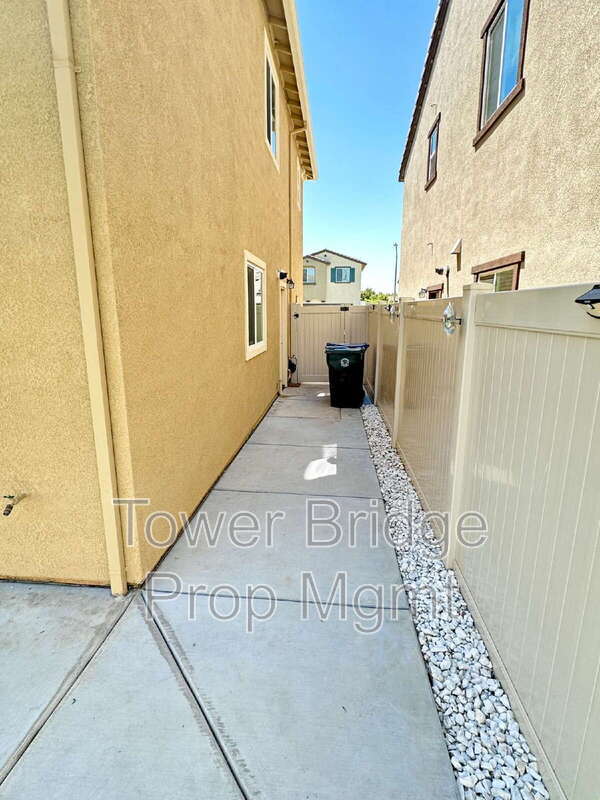 Building Photo - 11789 Plato Way