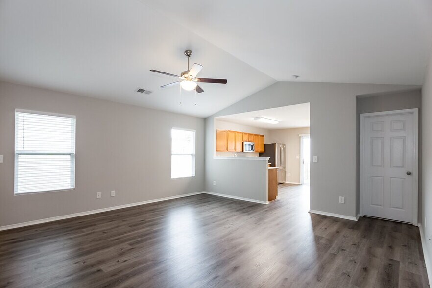 Building Photo - 2434 Buckleigh Dr