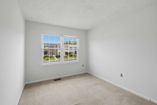 Building Photo - Beautifully Refreshed 3BR Townhome with Private Fenced Backyard in Brandy Station