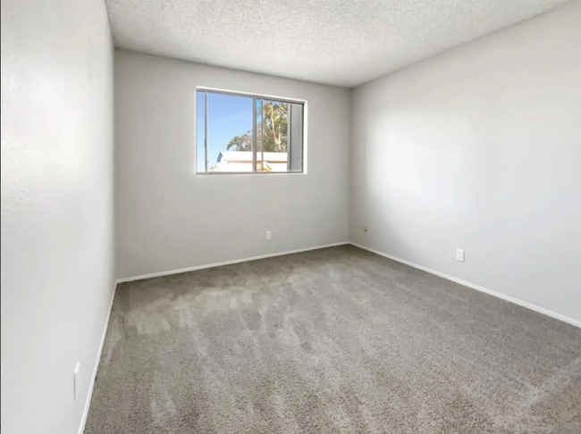 Building Photo - 5989 Chaumont Dr