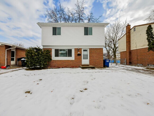 Building Photo - AVAILABLE NOW! Spacious and Inviting Westland Home!