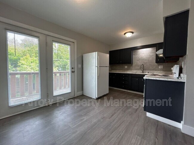 Building Photo - 222 Park Ave