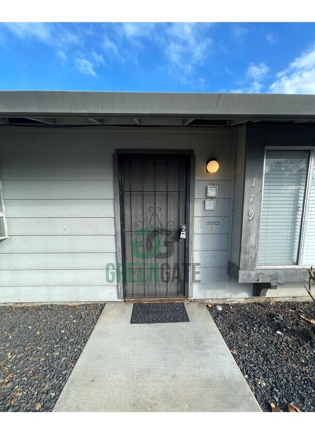 Building Photo - 177-179 Manzanita Lane