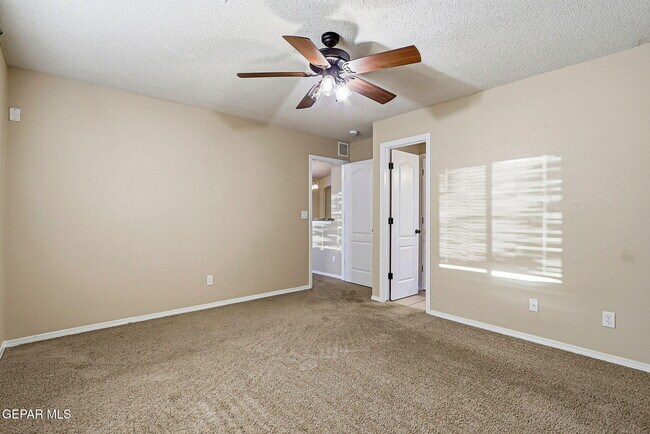 Building Photo - 732 Desert Sage Dr