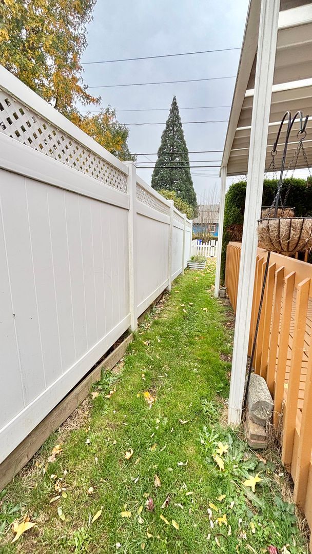 Building Photo - Now Offering Half Month Free! Charming 2BD...