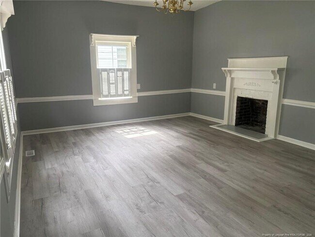 Building Photo - 211 E Edinborough Ave