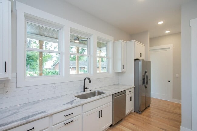 Building Photo - 1611 Century St