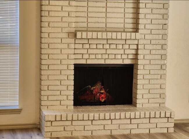 Building Photo - 10525 Big Thicket Dr