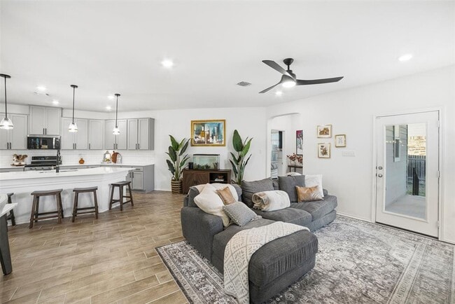 Building Photo - 517 Lady Swiss Ln