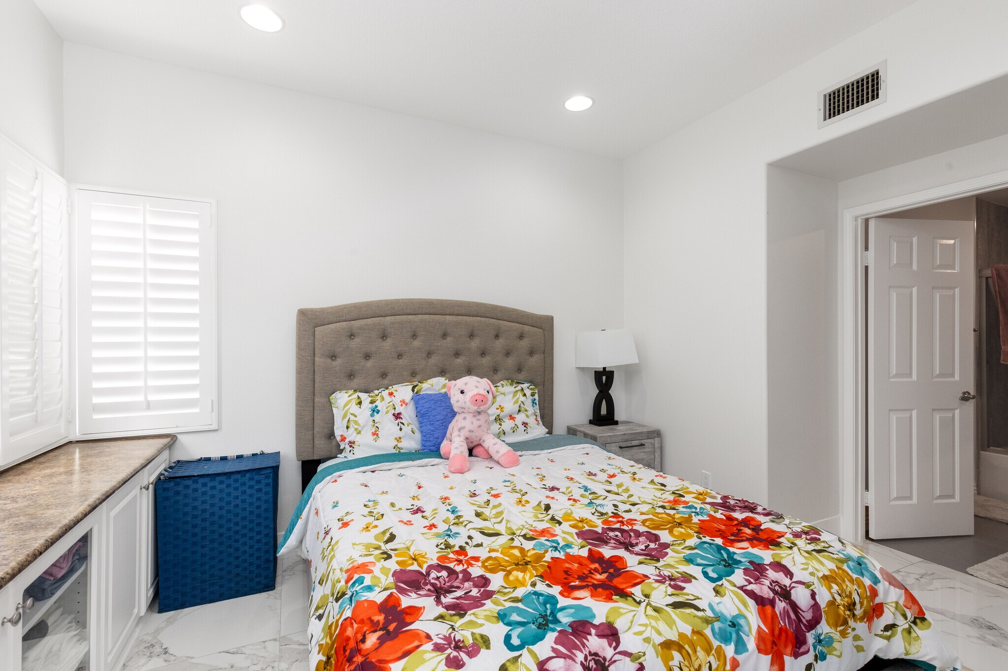 Building Photo - 8755 E Garden View Dr