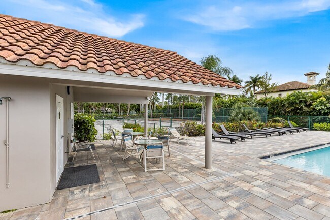 Building Photo - ** COURTYARDS AT QUAIL WOODS ** 2 BED + DEN / 2 BATH - TOWNHOME - NORTH NAPLES - ANNUAL RENTAL