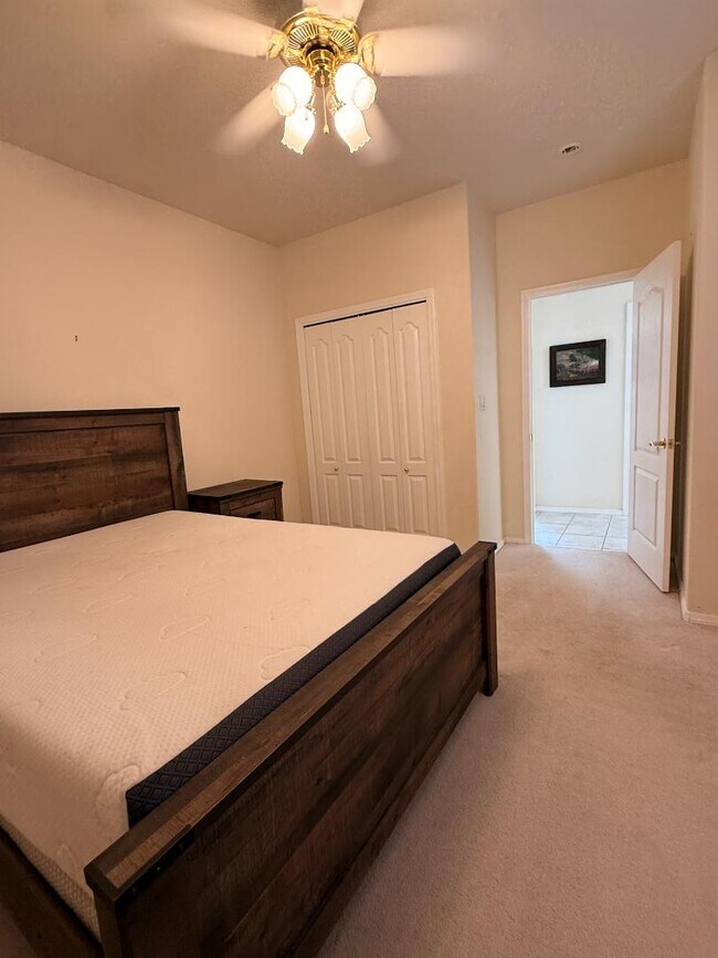 Building Photo - 711 Tramway Pl NE