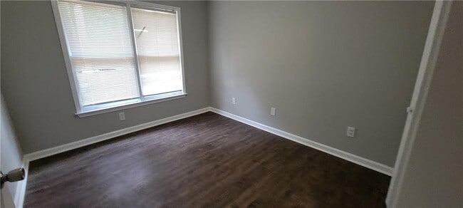 Building Photo - 618 8 Point Ct